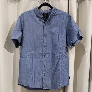 Oakley Men's Blue Button Up Short Sleeve Shirt Size M Preloved